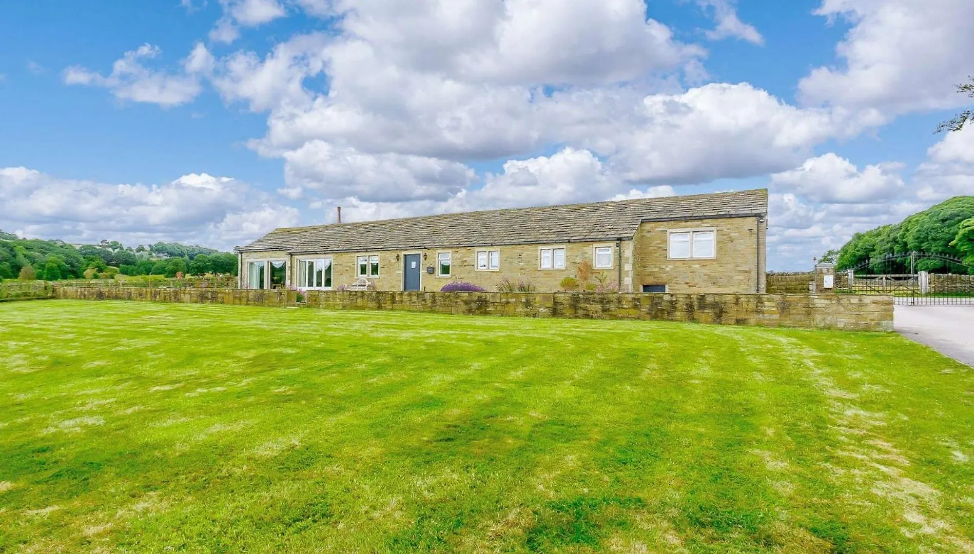 3 Bed In Denby Dale 88924 Villa